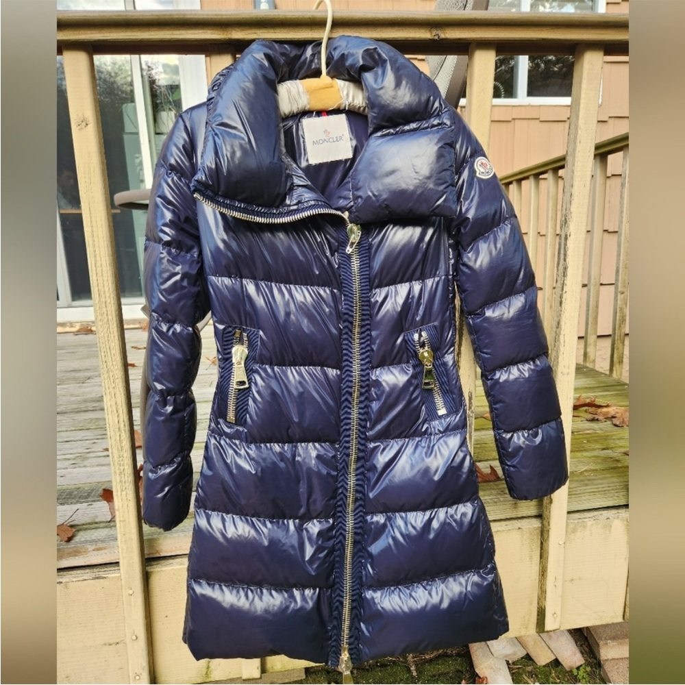 Moncler Blue Puffer Jacket with Glossy Finish and High Neck